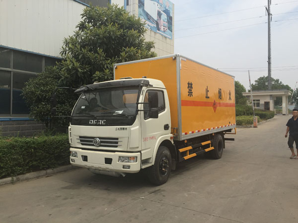 東風(fēng)6.7噸5.2米易燃氣體廂式運輸車