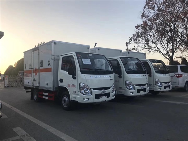 躍進(jìn)汽油1噸小型氧氣瓶運(yùn)輸車(chē)