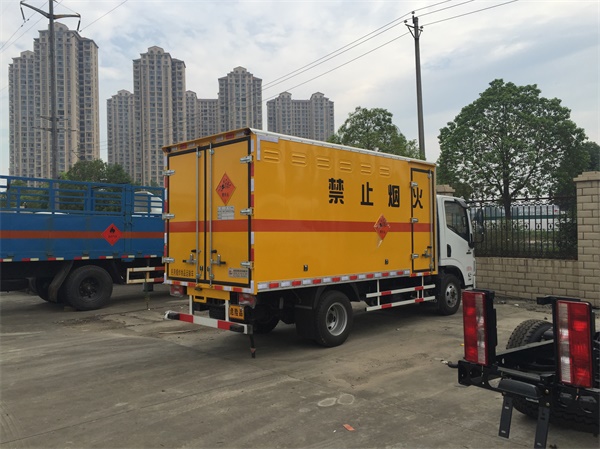 躍進(jìn)3.65噸民爆物品運(yùn)輸車(chē)炸藥車(chē)