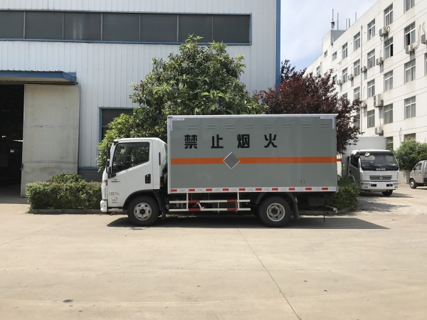 躍進(jìn)3.65噸民爆物品運(yùn)輸車(chē)炸藥車(chē)