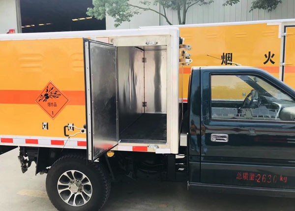 慶鈴五十鈴單排四驅皮卡炸藥運輸車
