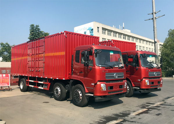 東風(fēng)天錦8.6米煙花爆竹運輸車